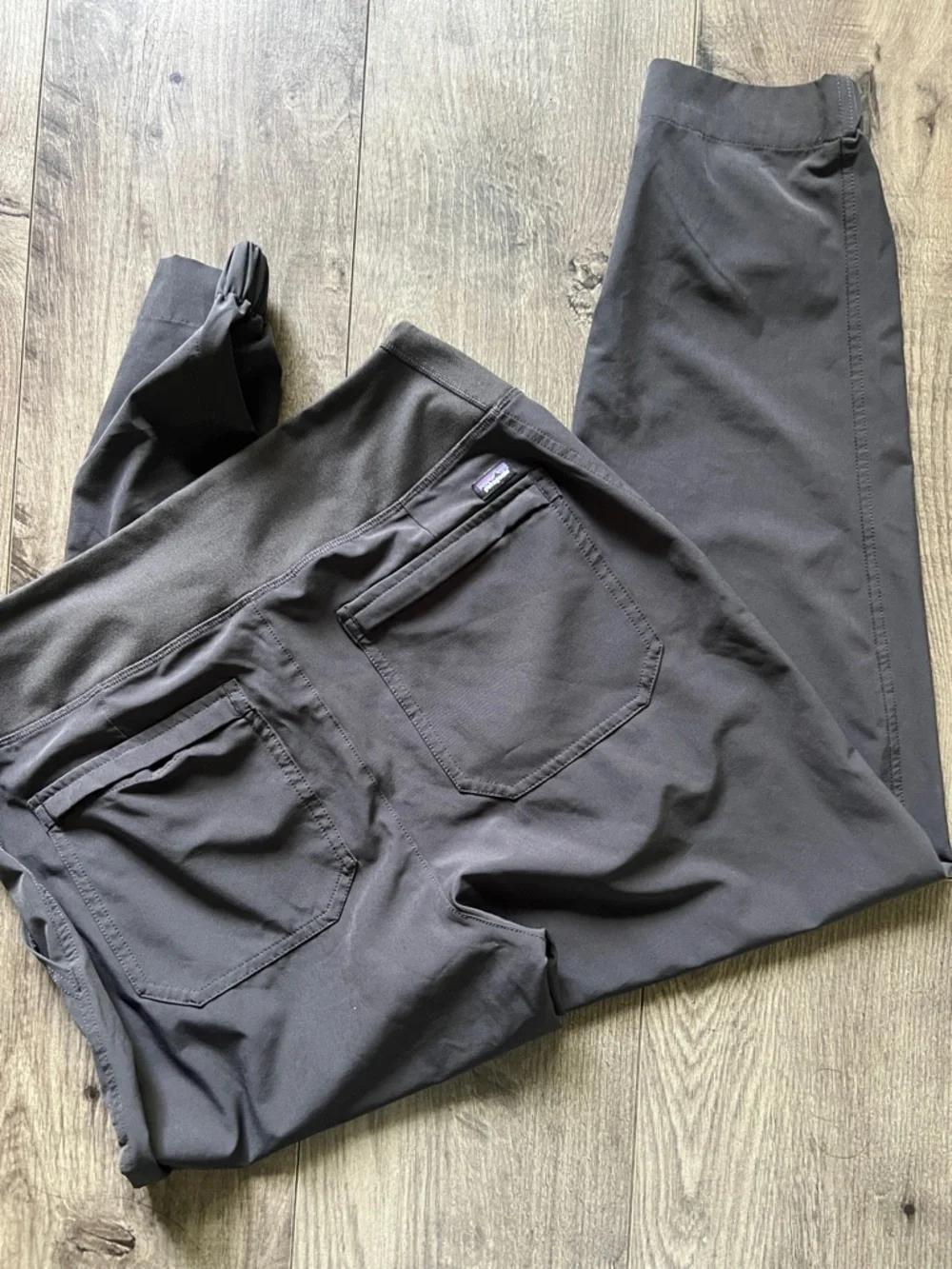 Patagonia Black Women's Lightweight Jogger Pants RESERVED - Picture 2 of 2